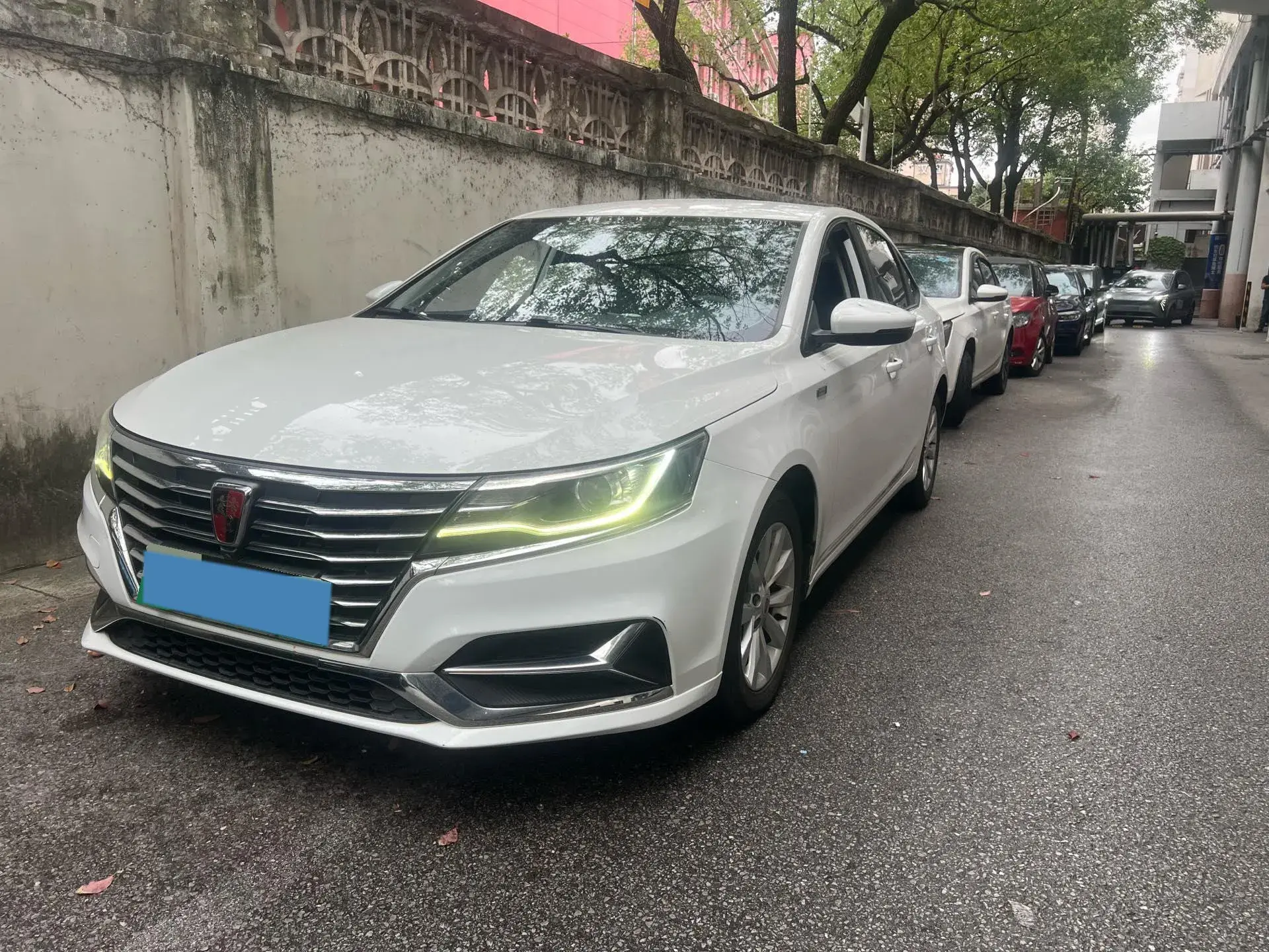 2017 ROEWE I6 view 1
