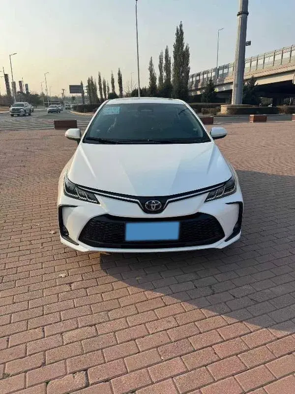 2023 TOYOTA COROLLA thumbnail 2