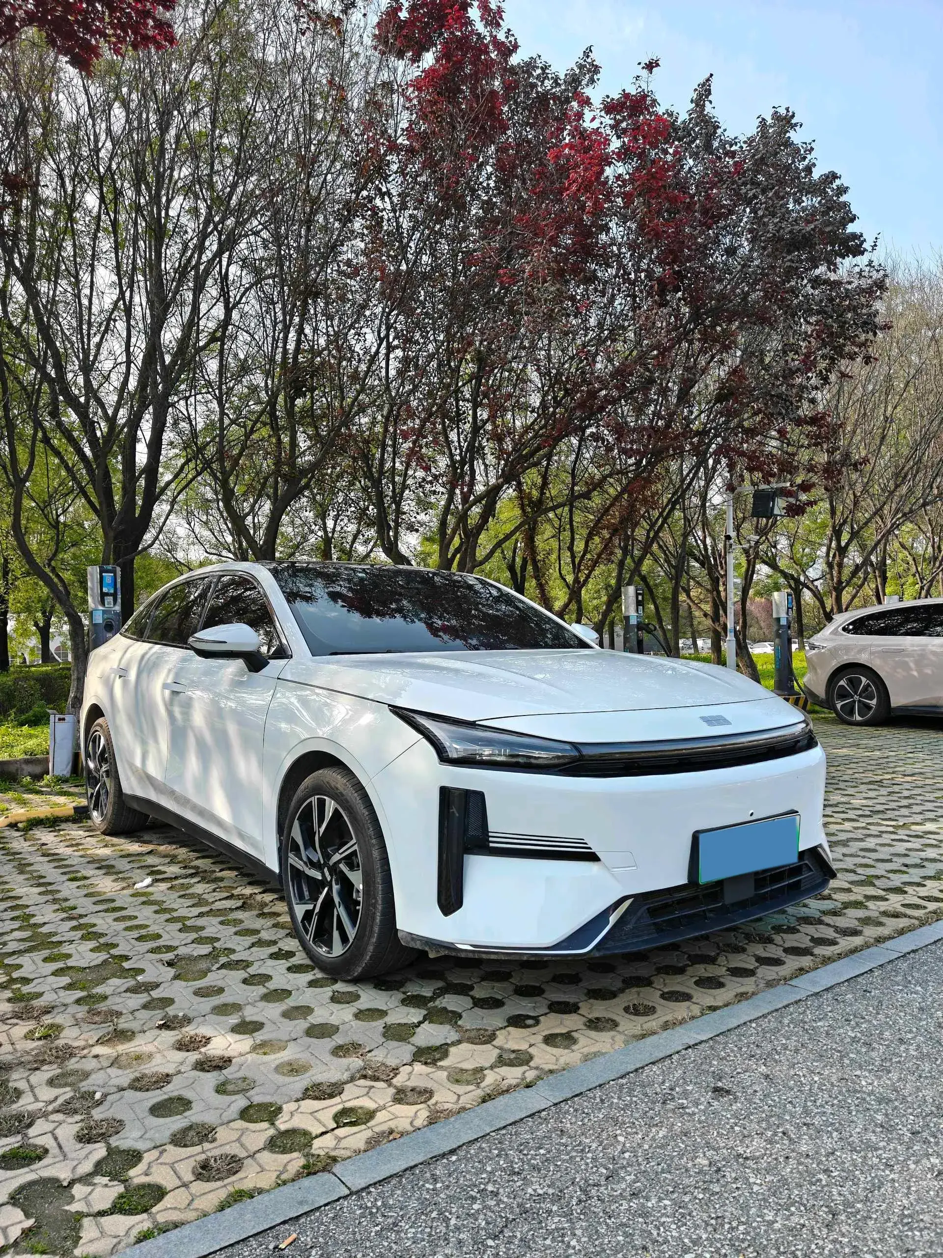 2023 GEELY GALAXY thumbnail 3