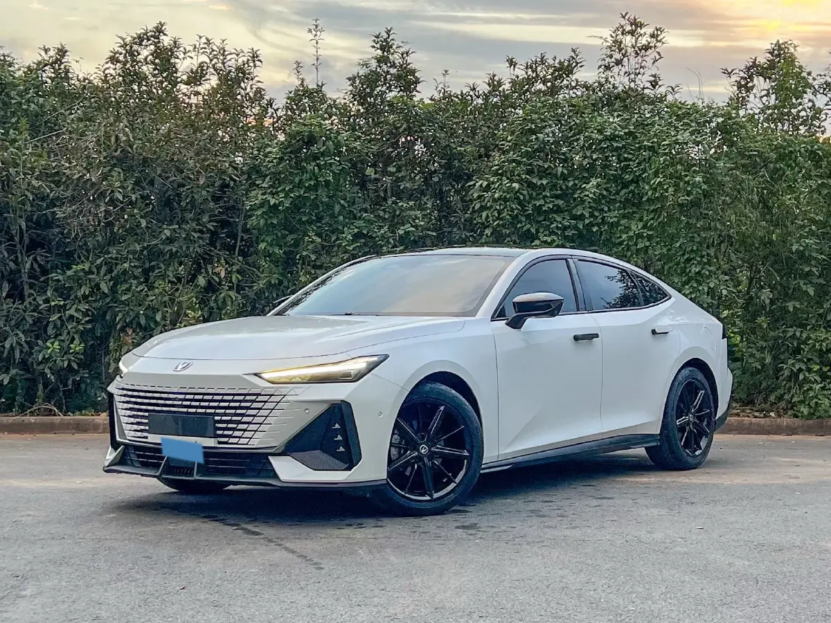 2022 ChangAn UNI-V 1.5T 188HP L4 7DCT
