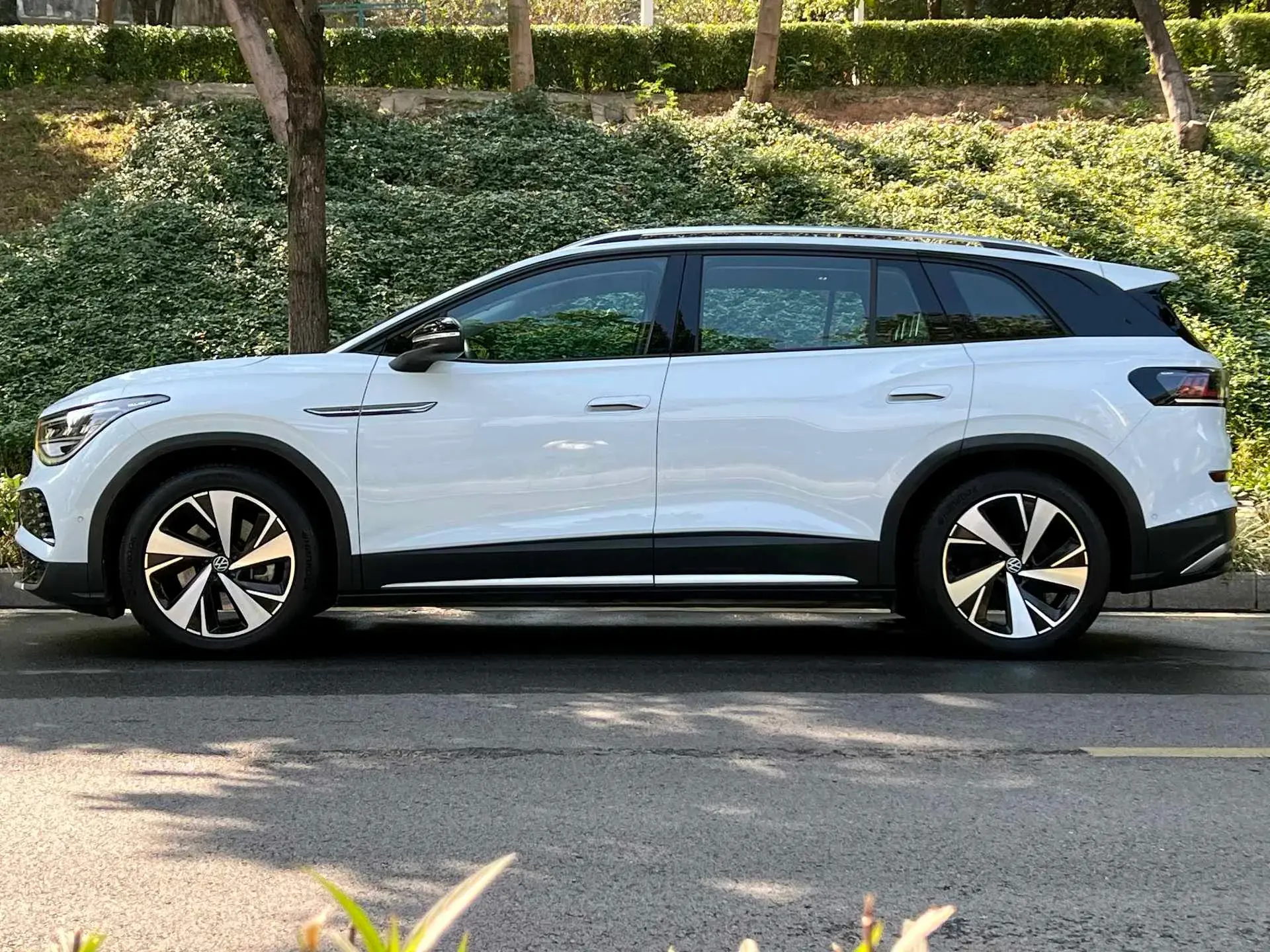 2021 VOLKSWAGEN ID.6 thumbnail 3