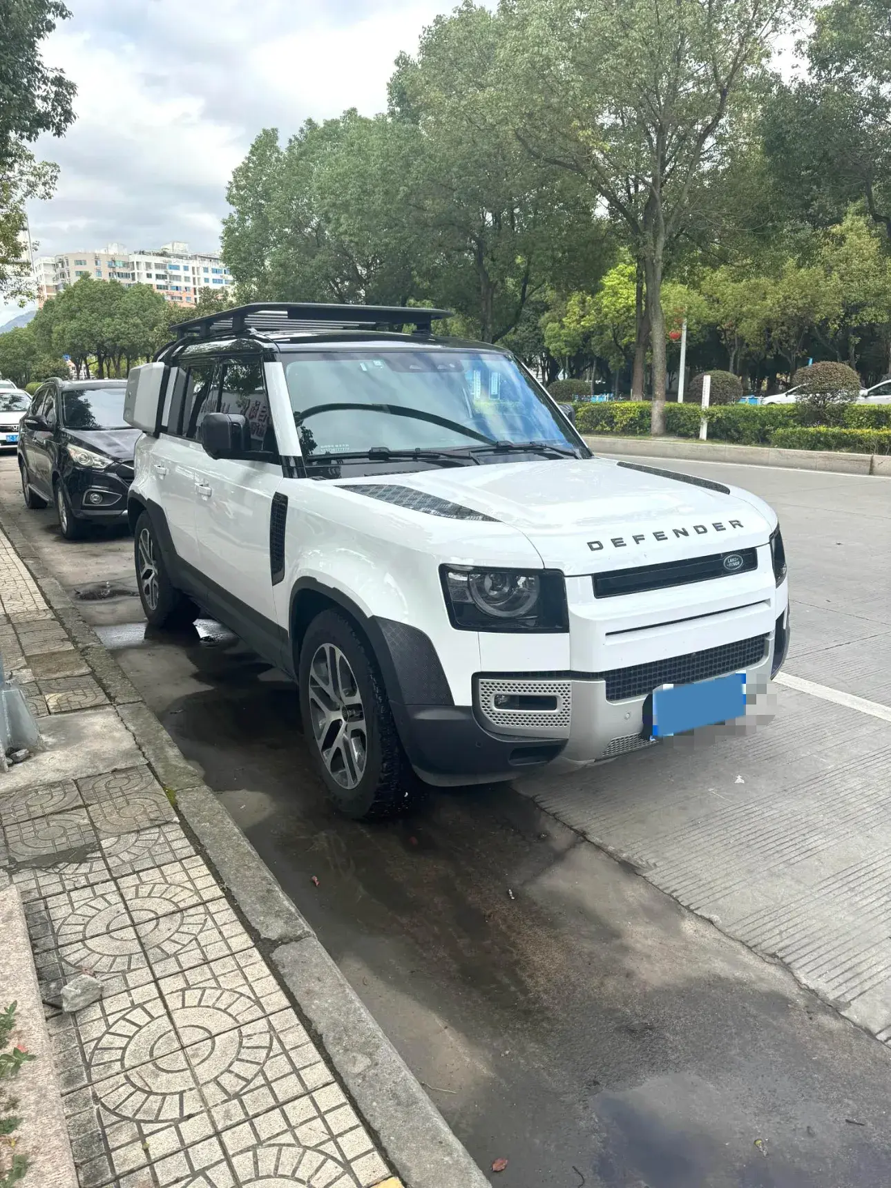 2024 LAND ROVER thumbnail 3