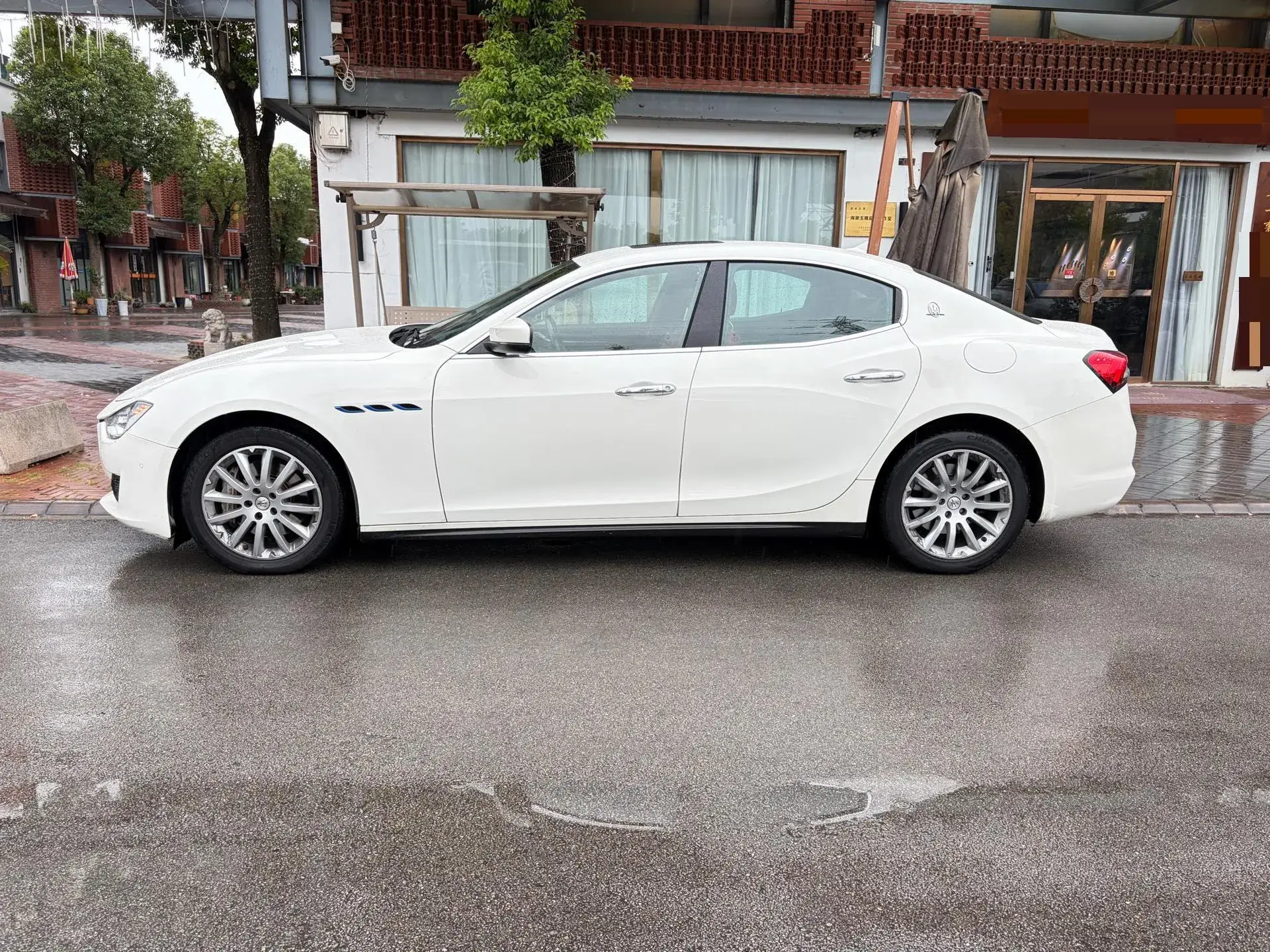 2022 MASERATI GHIBLI thumbnail 3