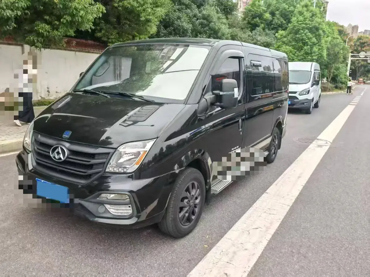 2023 MAXUS XinTu V80 2.0T 127HP L4 6MT