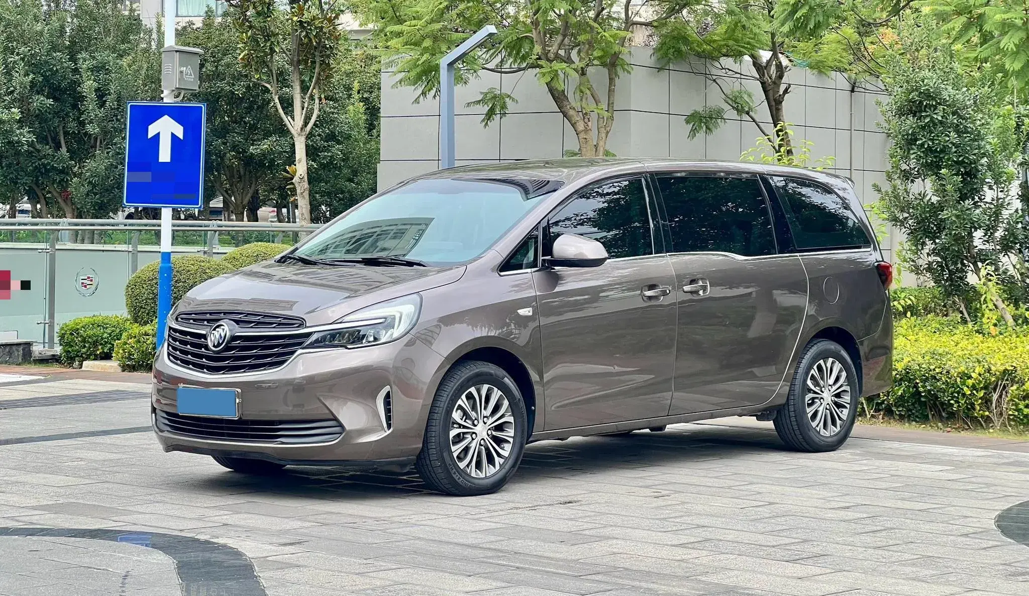 2021 BUICK GL8 view 1