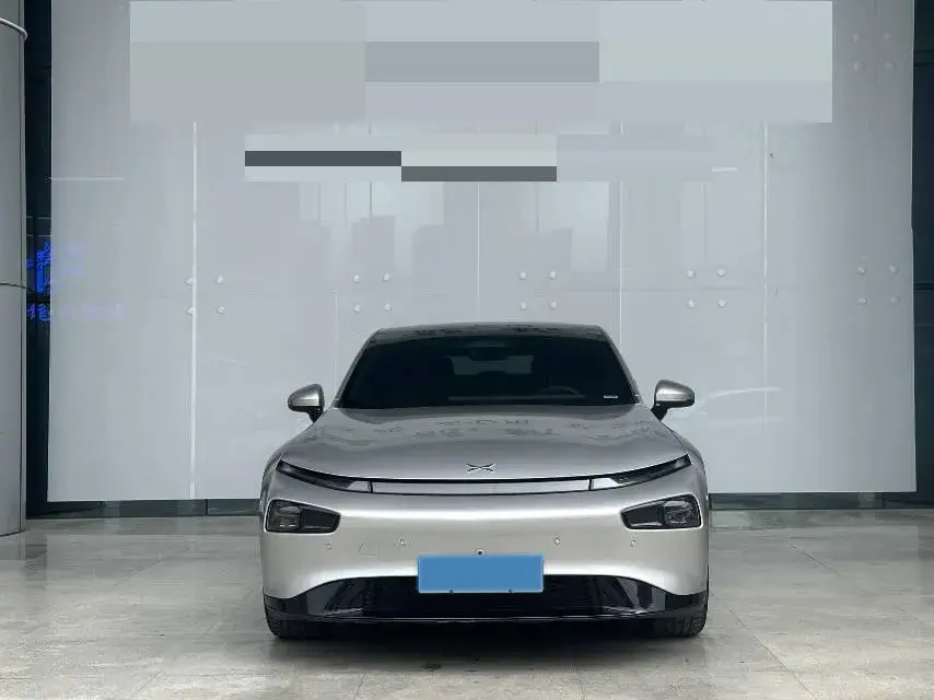 2023 XPENG P7 thumbnail 2