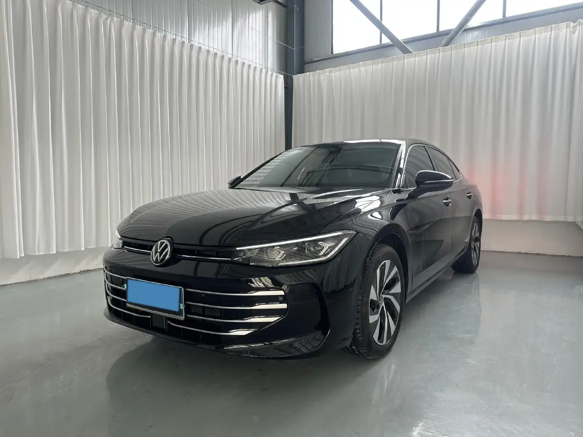 2025 Volkswagen Passat 2.0T 220HP L4 7DCT