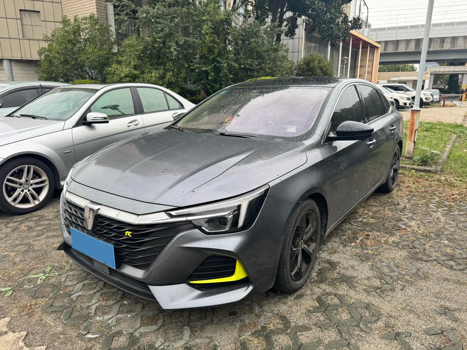 2020 ROEWE I6 view 1