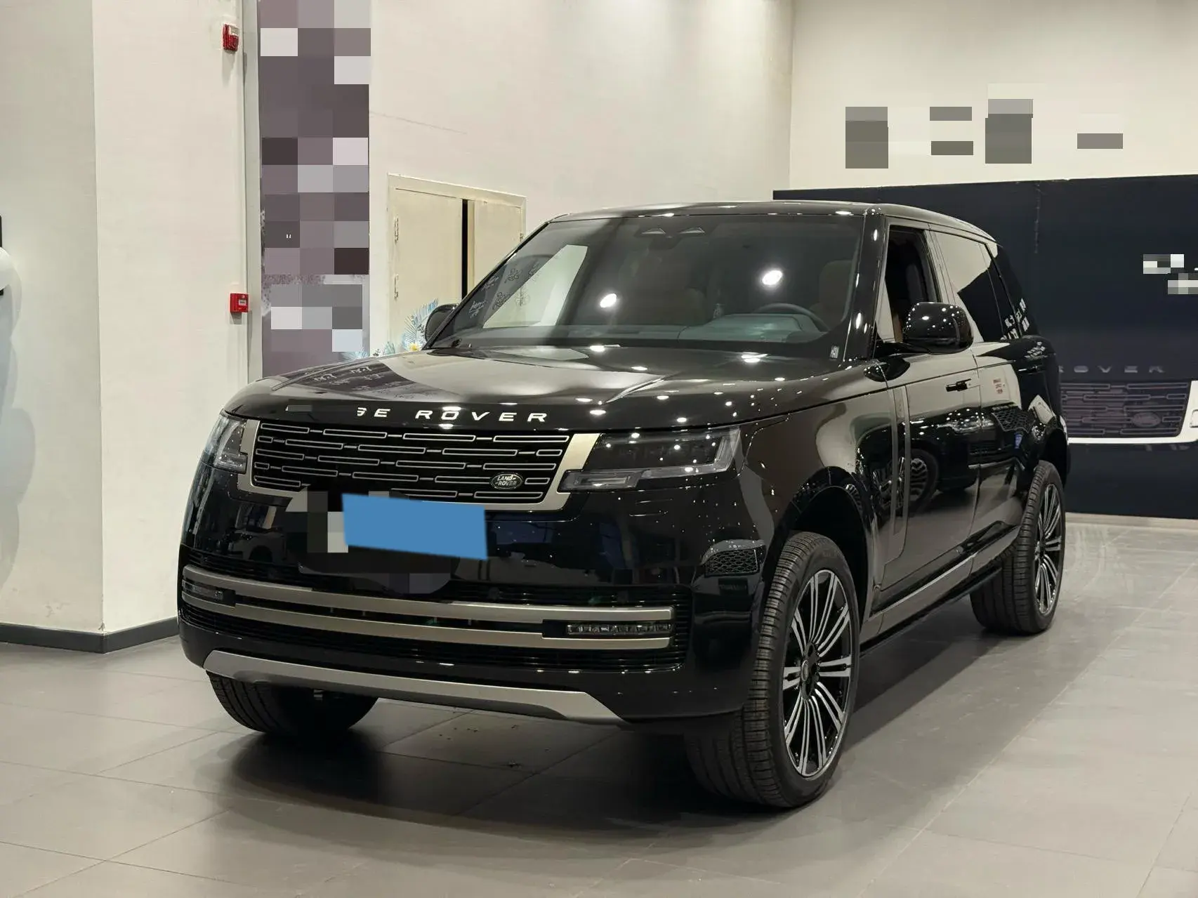 2024 LAND ROVER view 1