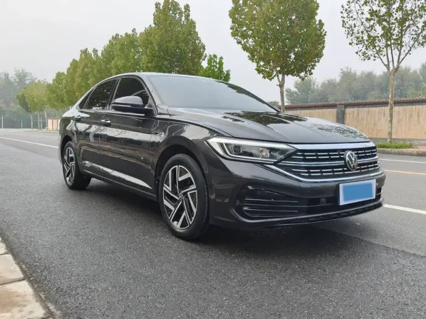 2023 VOLKSWAGEN SAGITAR thumbnail 3