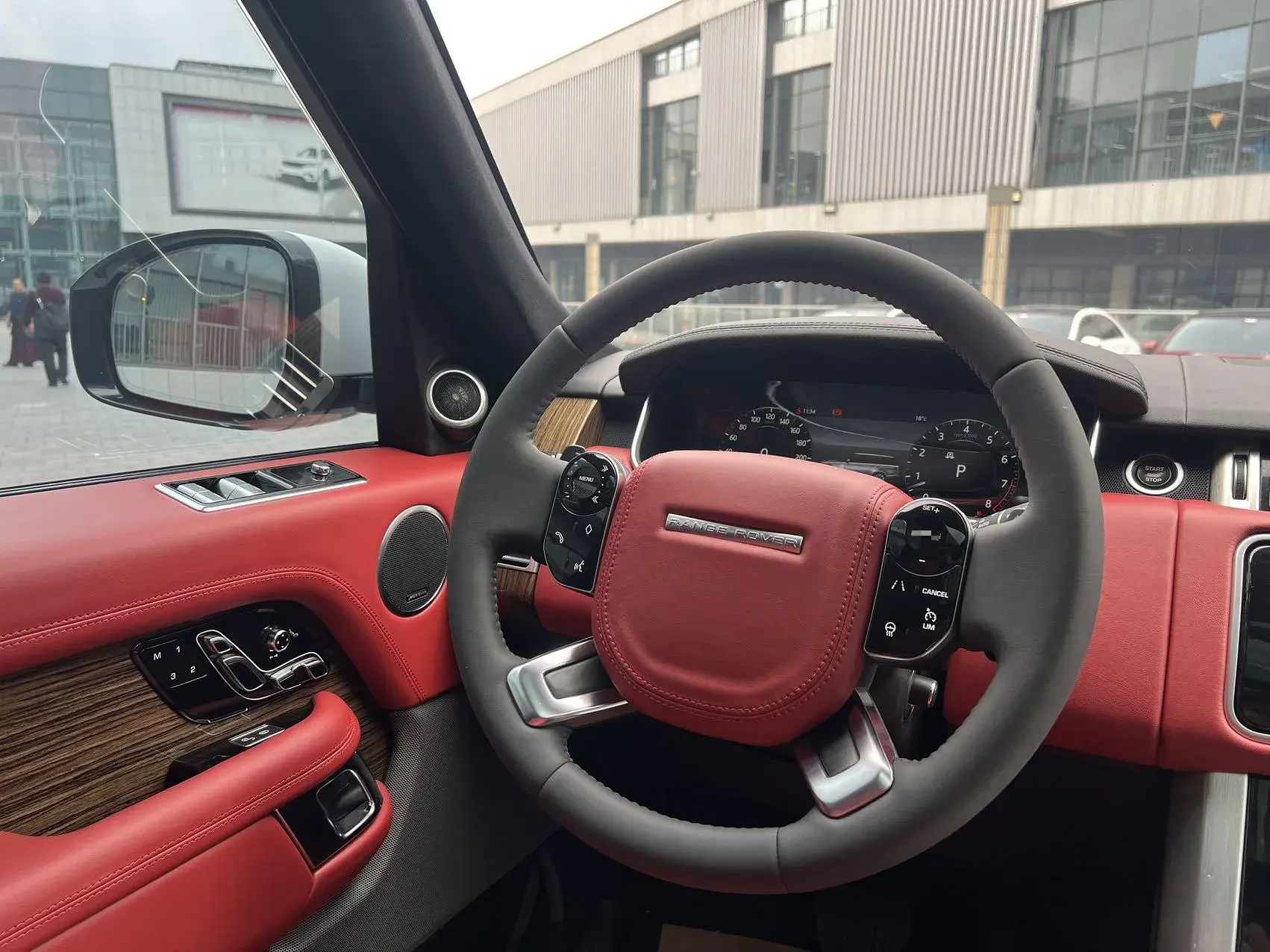 2018 LAND ROVER thumbnail 4