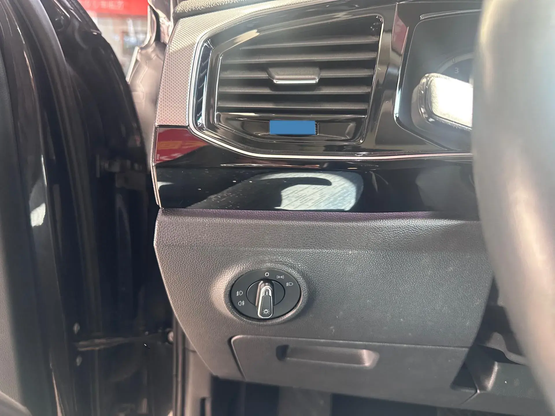 2019 VOLKSWAGEN TAYRON thumbnail 4