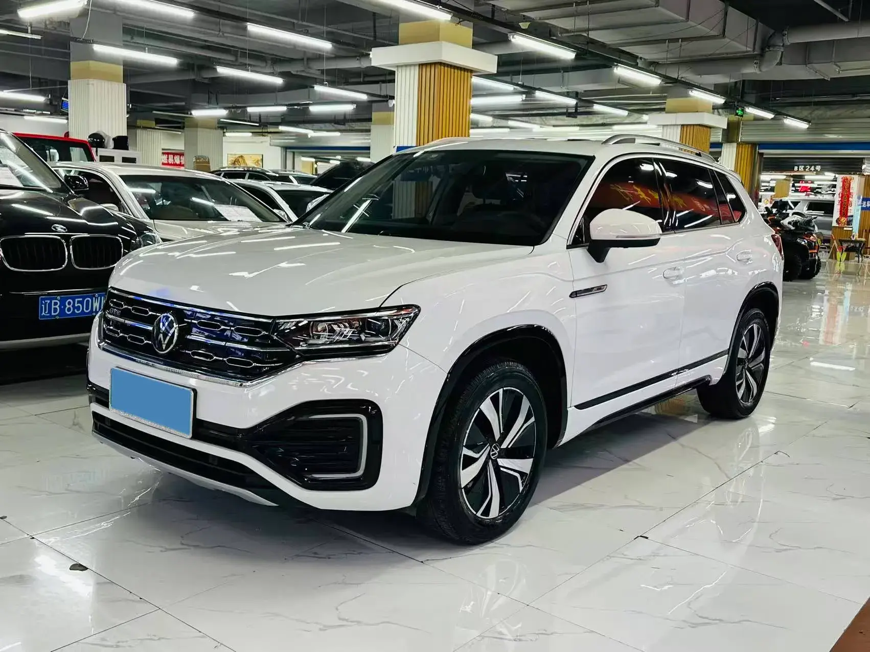 2020 VOLKSWAGEN TAYRON view 1