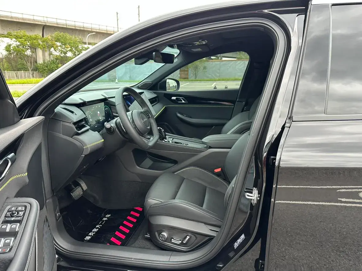 2023 LYNK&CO 03 thumbnail 3