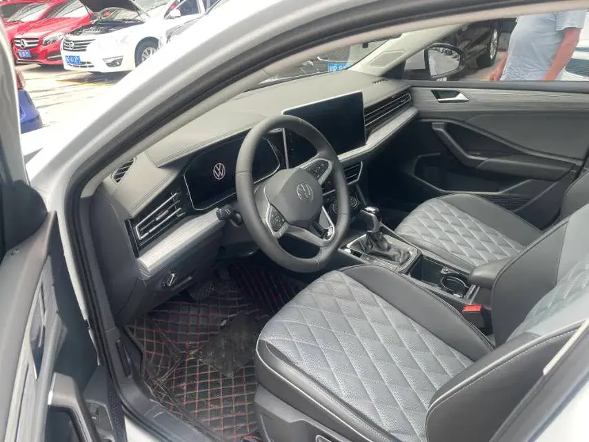 2023 VOLKSWAGEN SAGITAR thumbnail 3