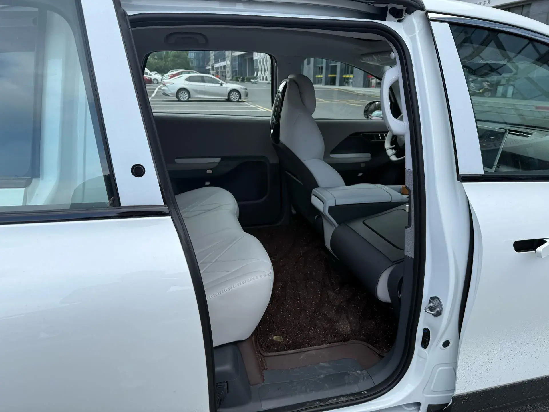 2024 ARCFOX KAOLA thumbnail 4