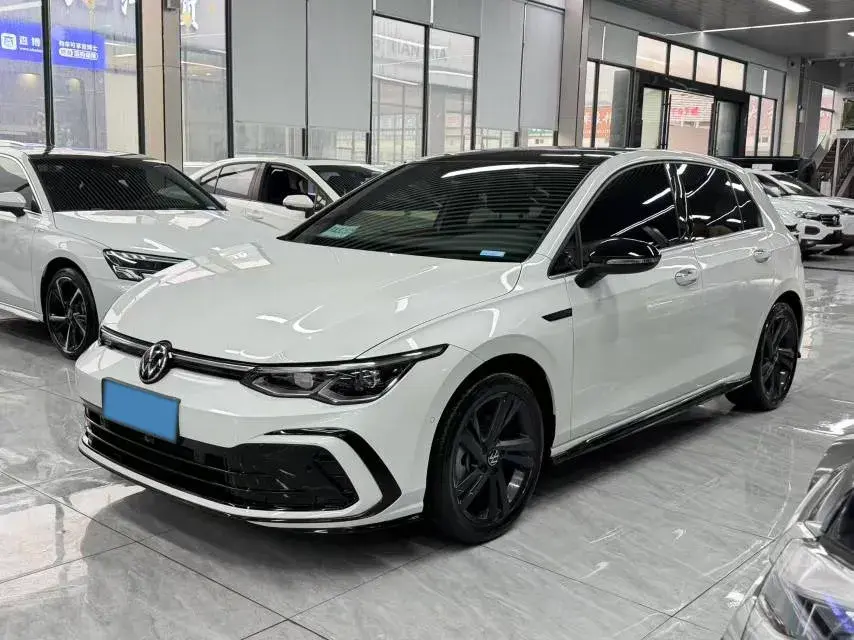 2021 VOLKSWAGEN GOLF view 1