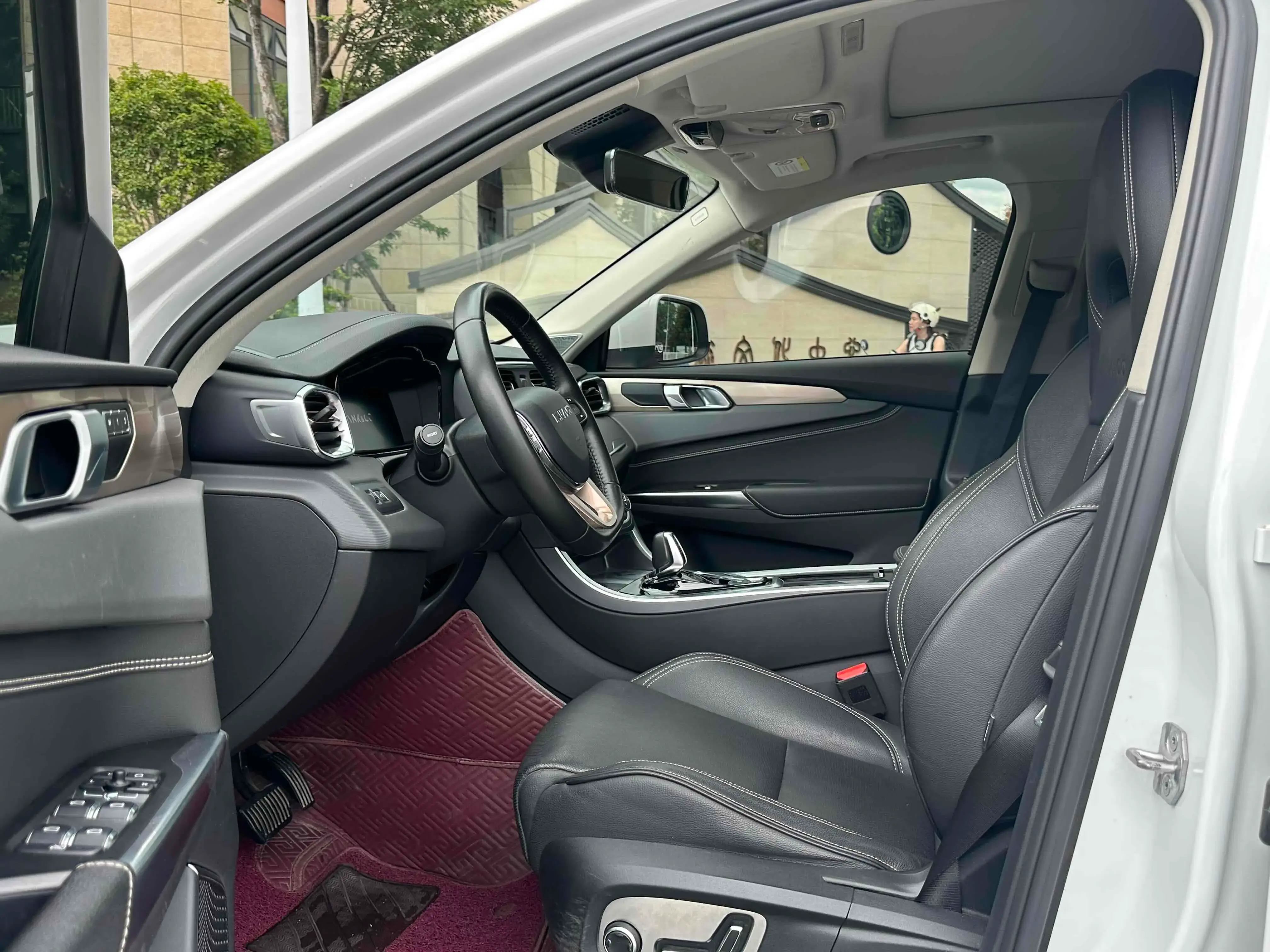 2019 LYNK&CO 01 thumbnail 3