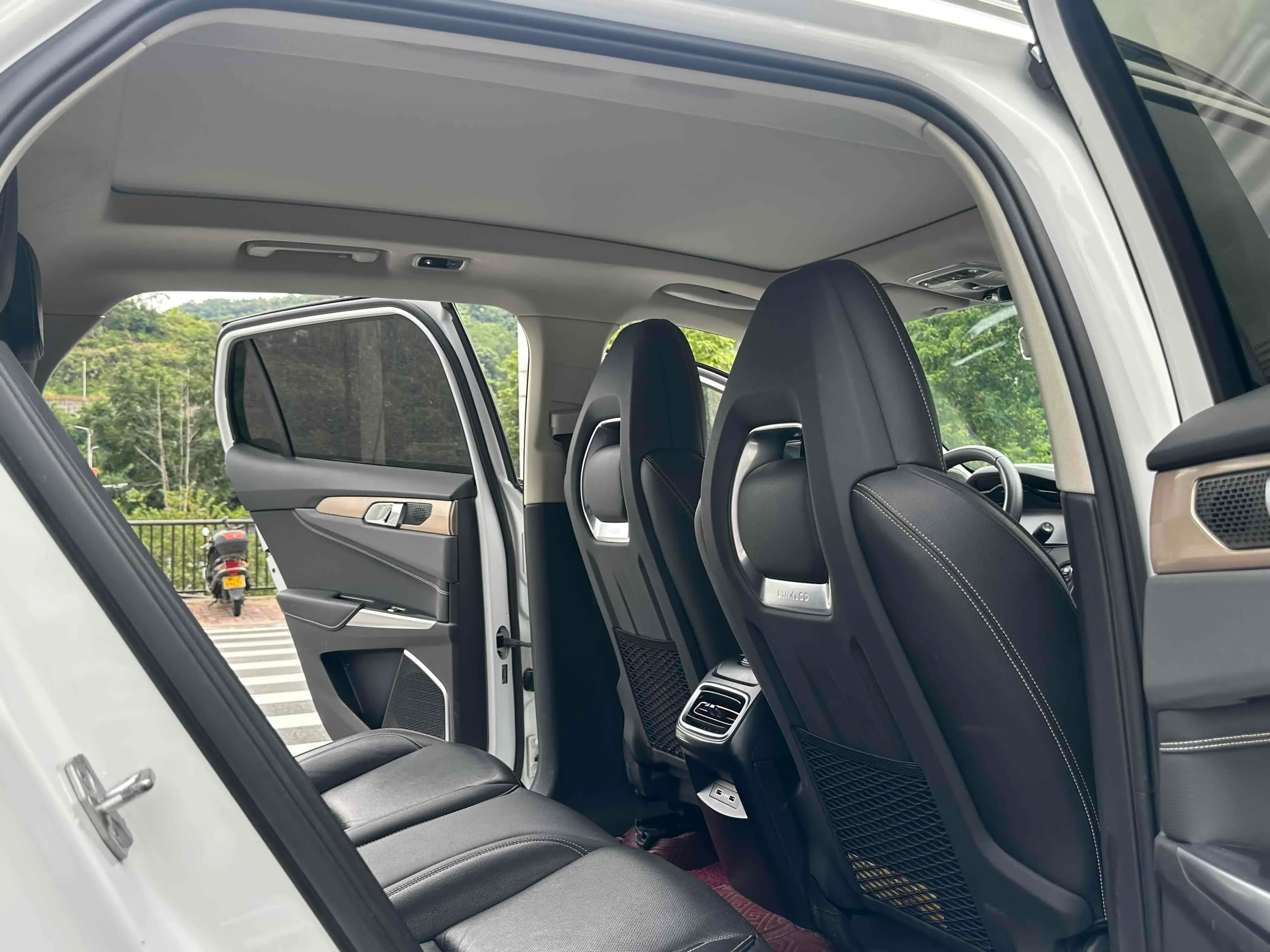 2019 LYNK&CO 01 thumbnail 4