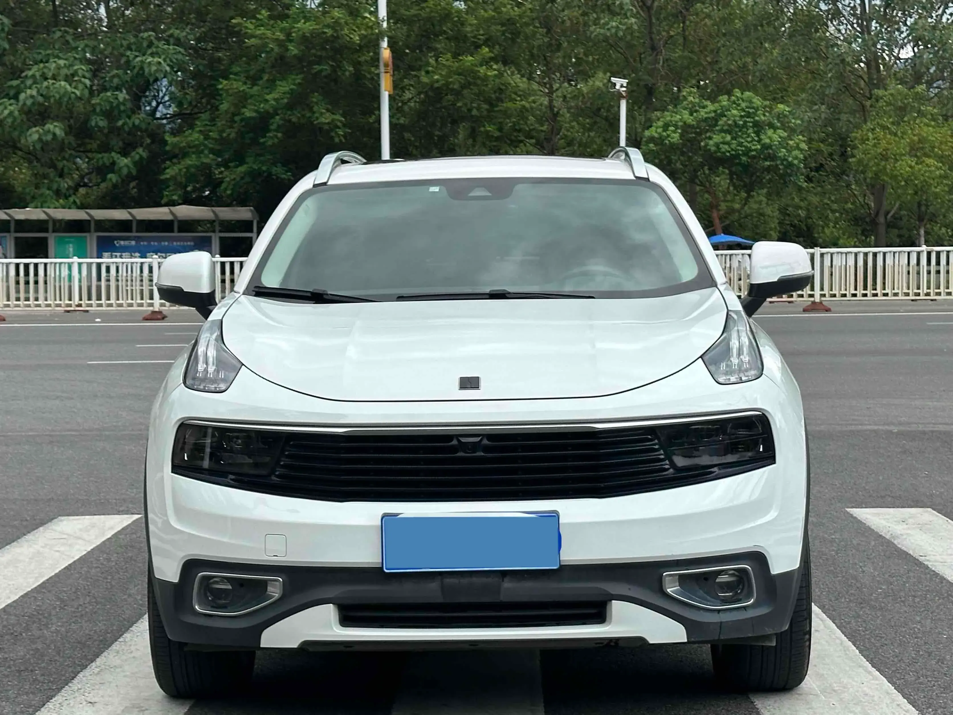 2019 LYNK&CO 01 thumbnail 2