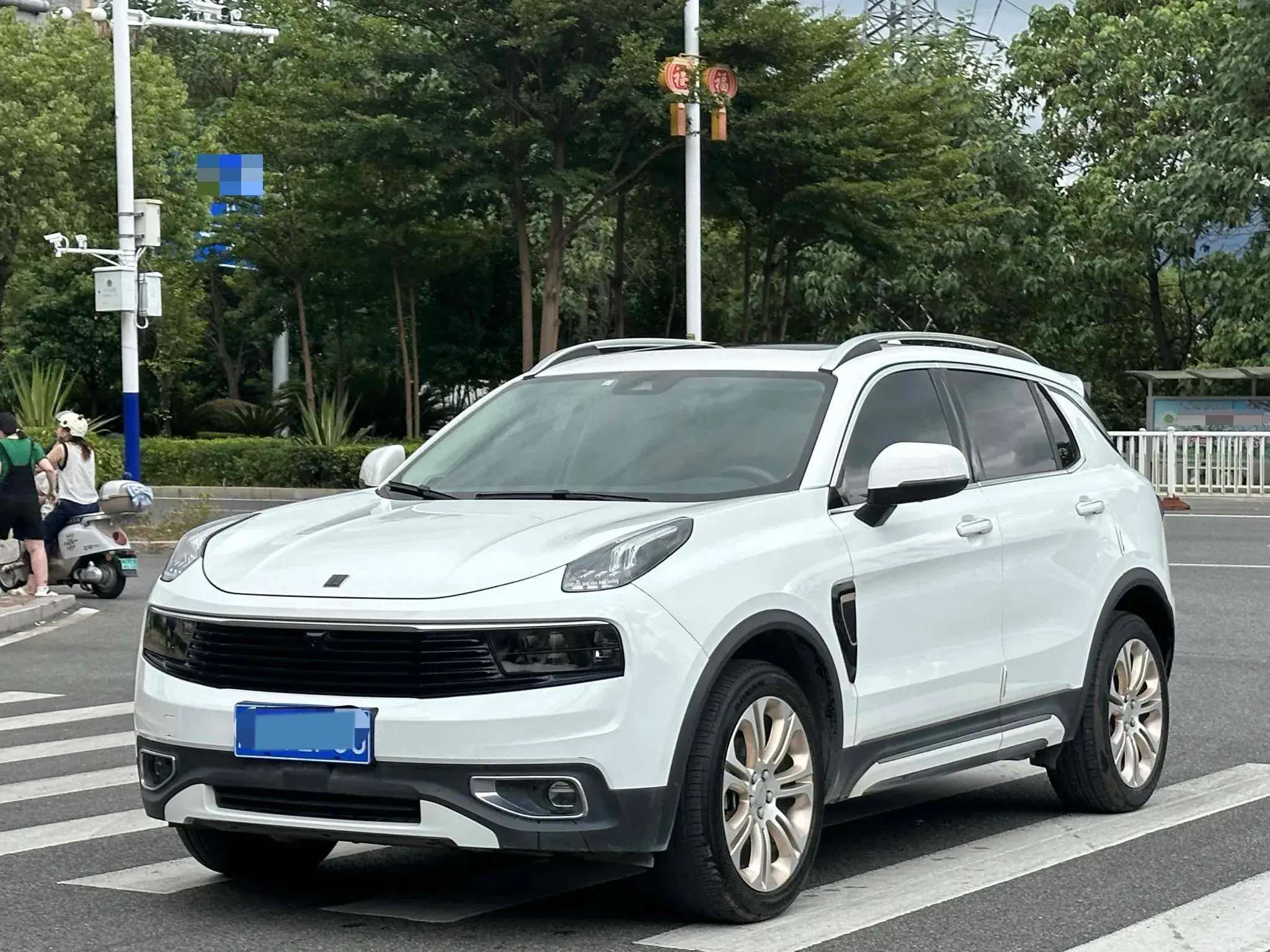 2019 LYNK&CO 01 view 1