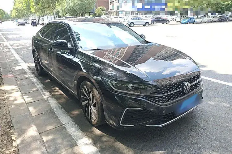 2021 VOLKSWAGEN PASSAT thumbnail 3