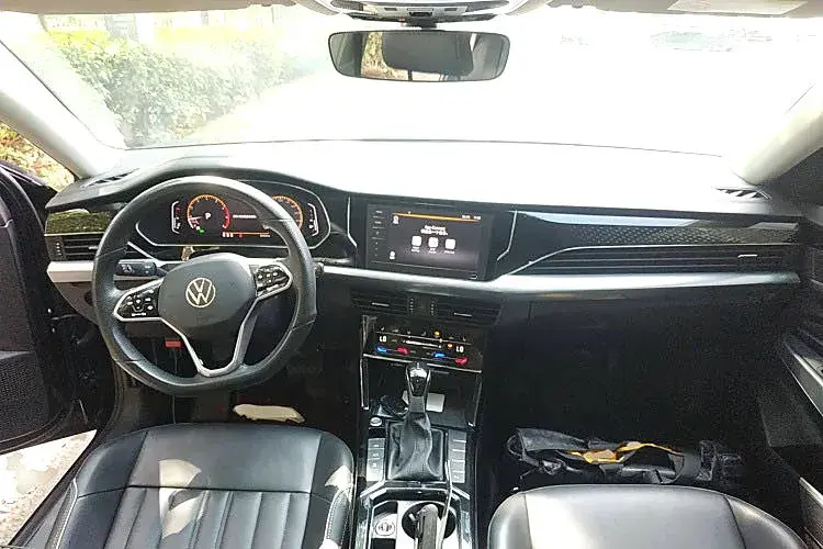 2021 VOLKSWAGEN PASSAT thumbnail 2