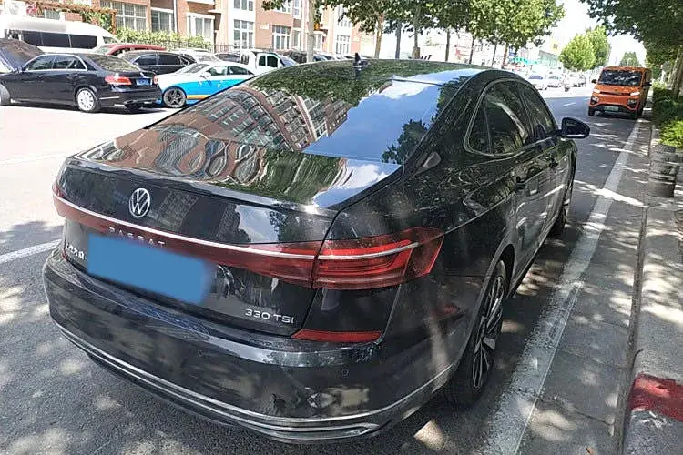 2021 VOLKSWAGEN PASSAT thumbnail 4