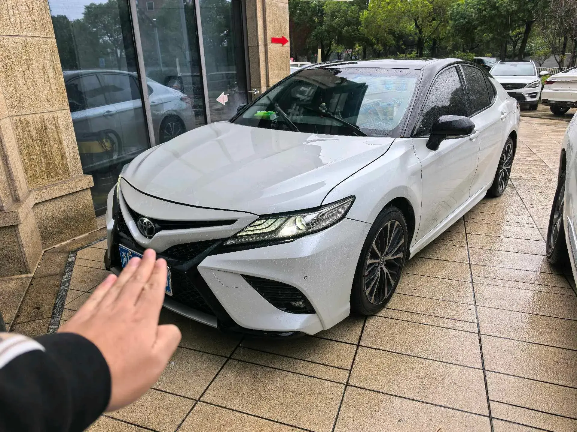 2019 TOYOTA CAMRY view 1
