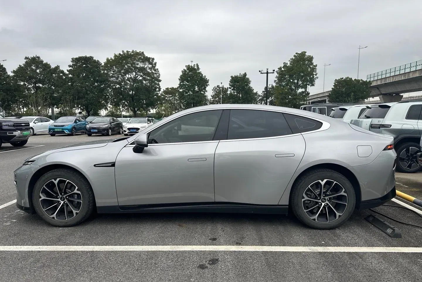 2022 XPENG P7 thumbnail 3