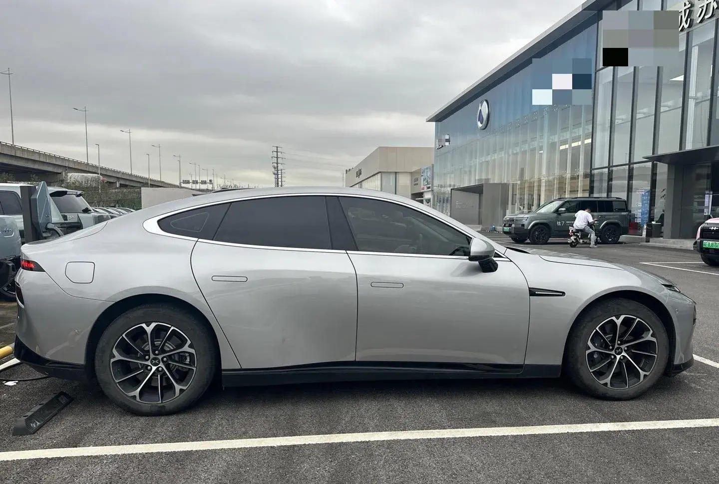 2022 XPENG P7 thumbnail 4