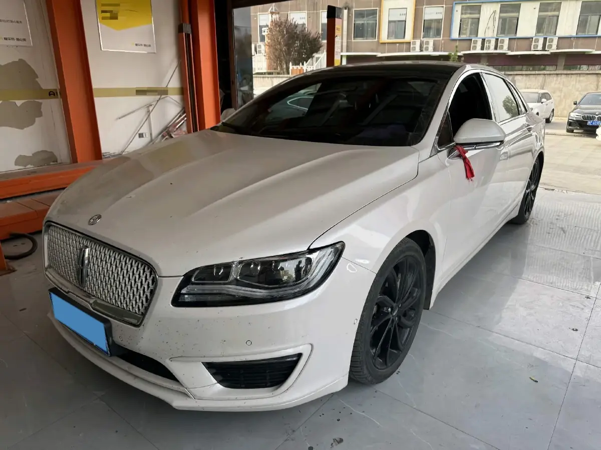 2020 Lincoln MKZ 2.0T 196HP L4 6AT