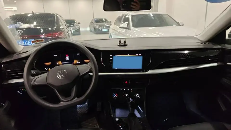 2022 VOLKSWAGEN PASSAT thumbnail 4