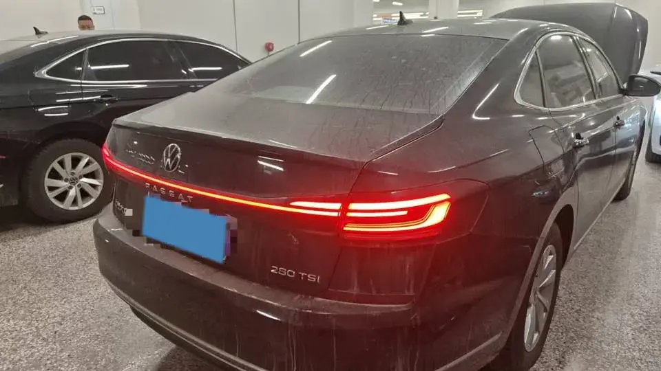 2022 VOLKSWAGEN PASSAT thumbnail 2