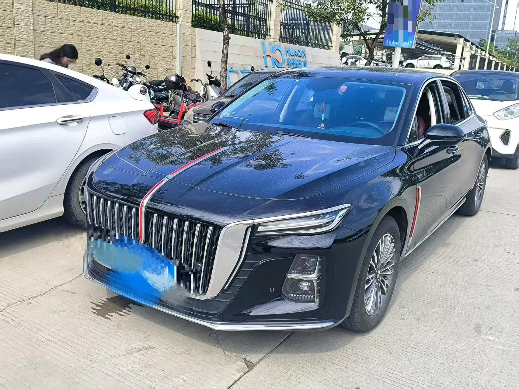 2024 HONGQI H5 view 1