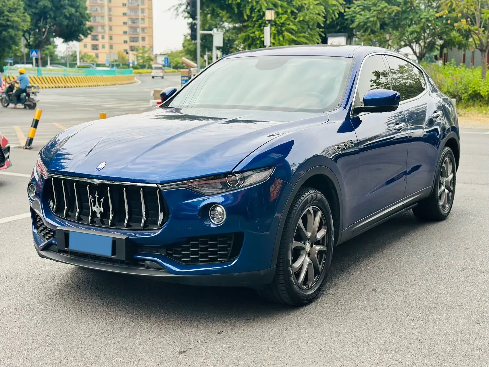 2018 MASERATI LEVANTE view 1