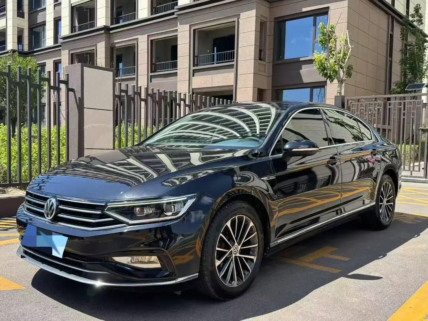 2020 VOLKSWAGEN MAGOTAN view 1