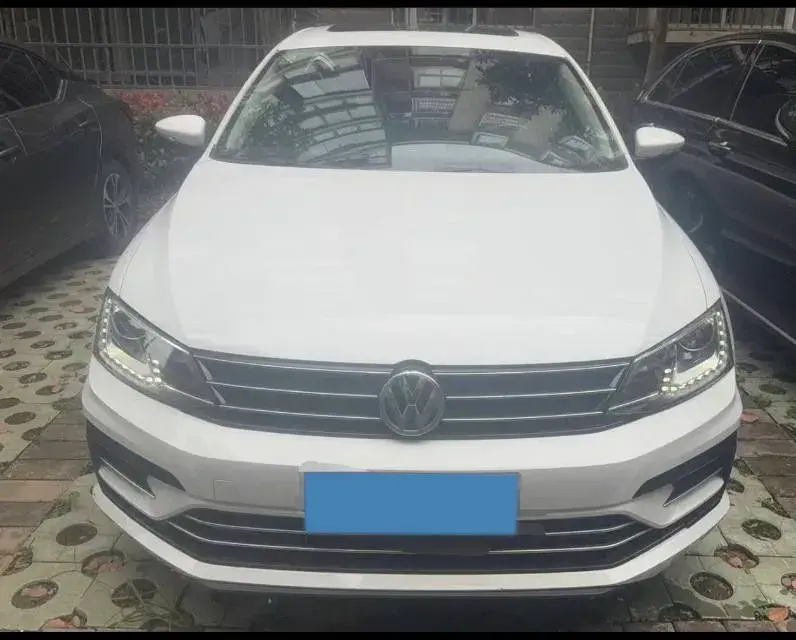 2018 VOLKSWAGEN SAGITAR thumbnail 2