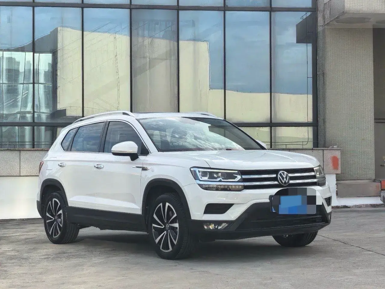 2021 VOLKSWAGEN THARU thumbnail 3