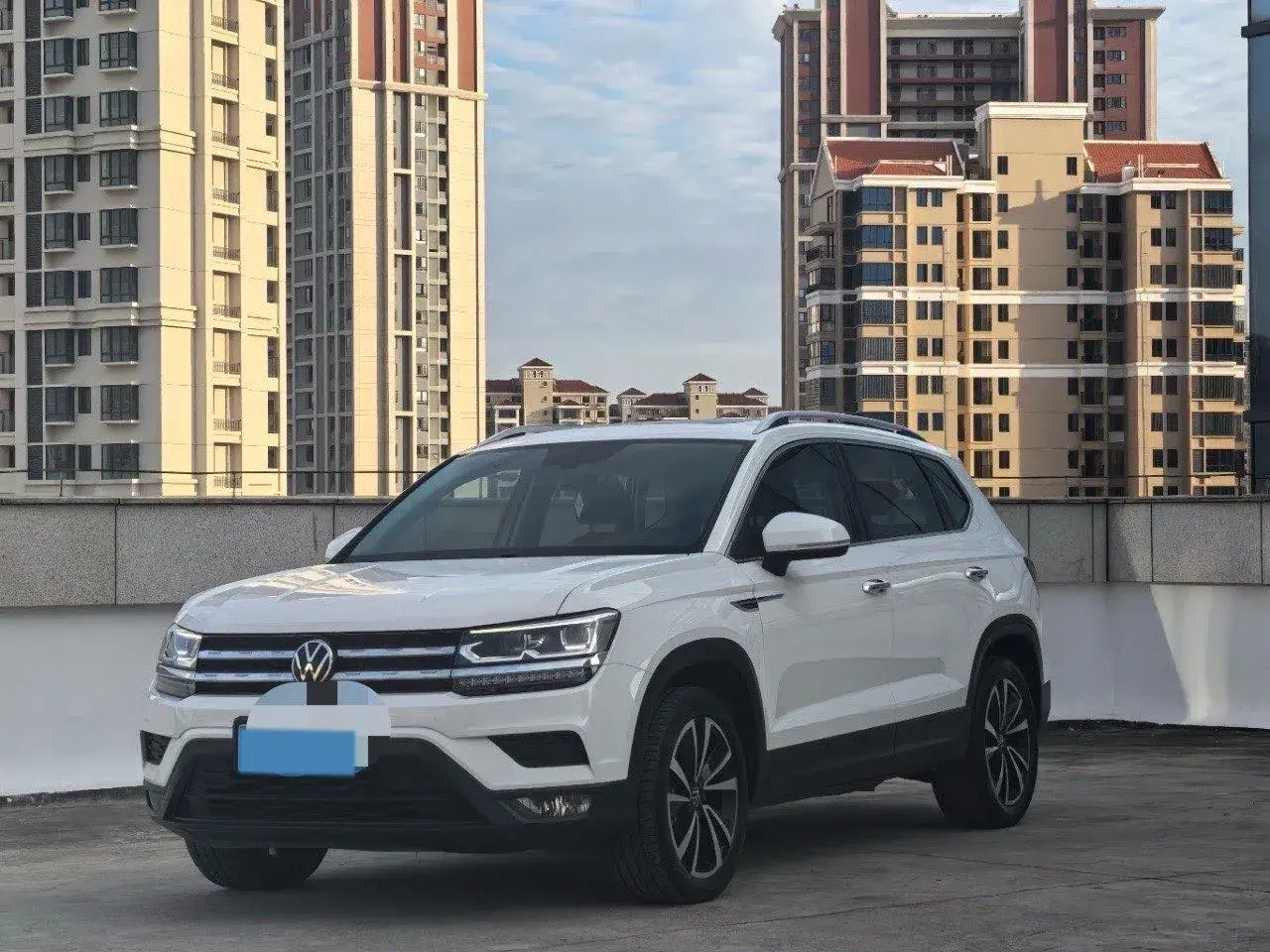 2021 VOLKSWAGEN THARU view 1