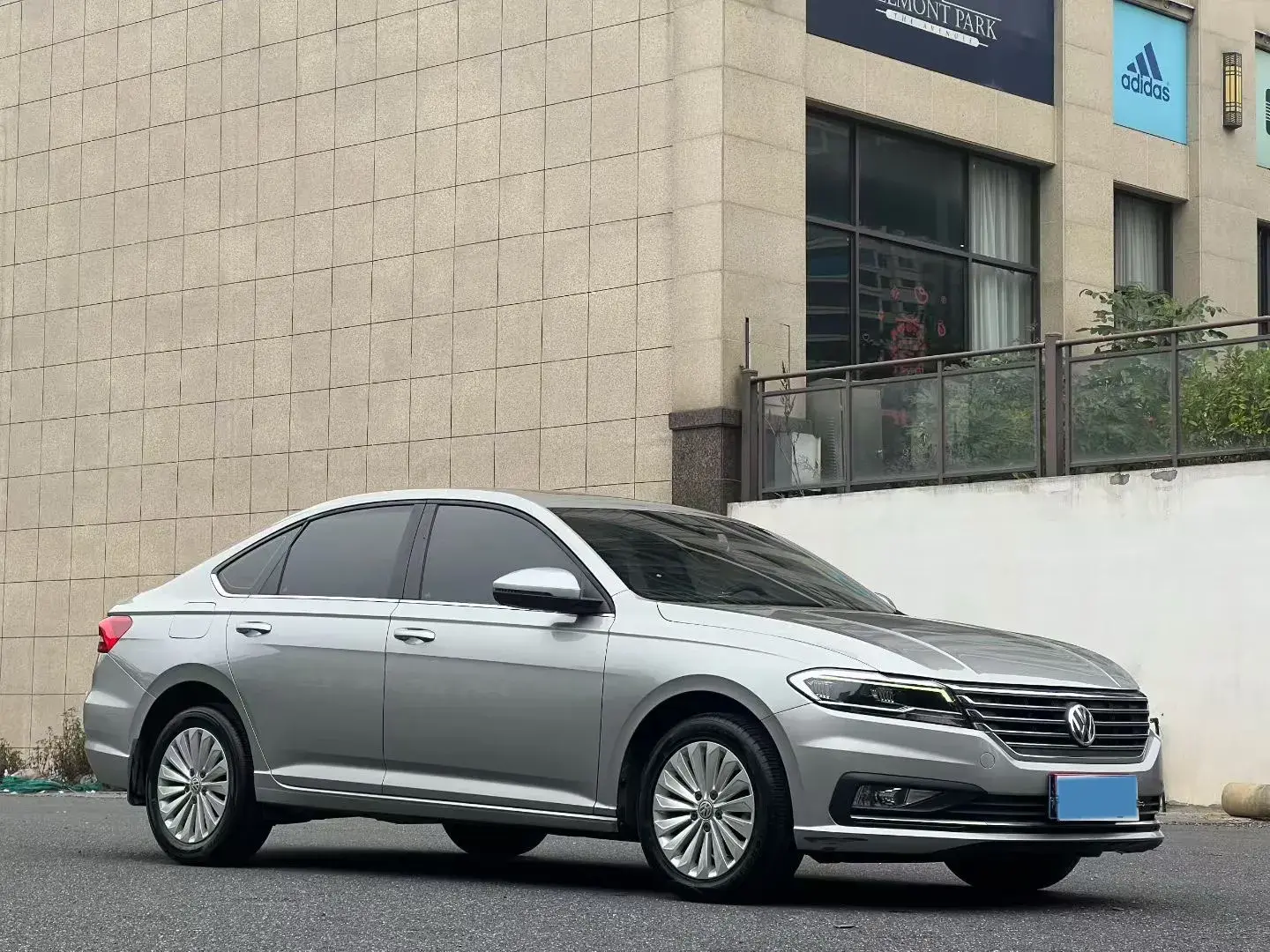 2019 VOLKSWAGEN LAVIDA thumbnail 3