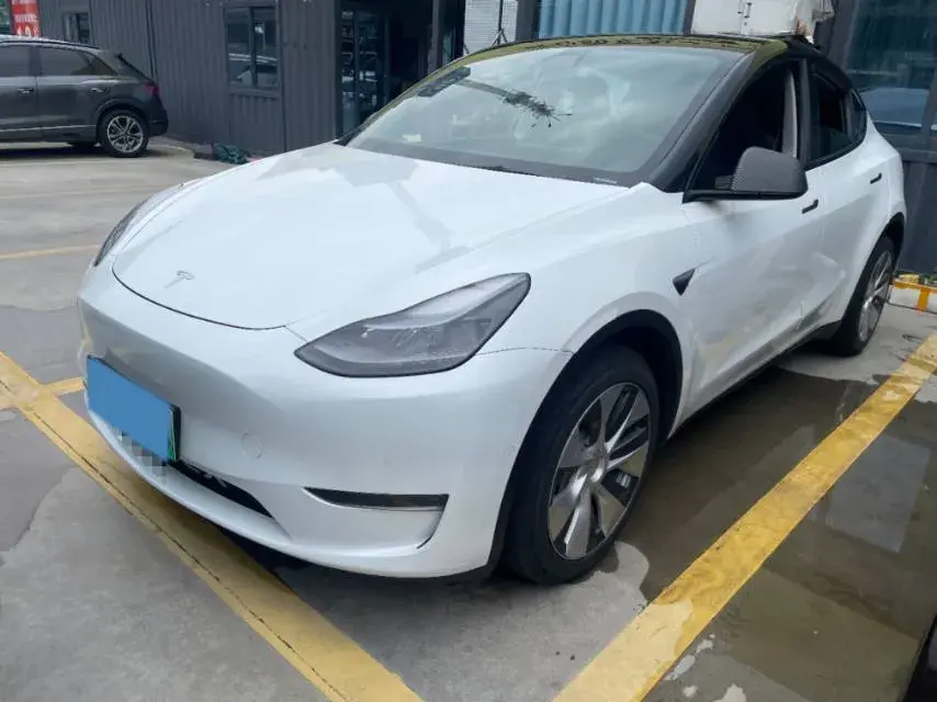 2022 TESLA MODEL view 1