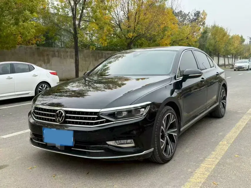 2023 VOLKSWAGEN MAGOTAN view 1