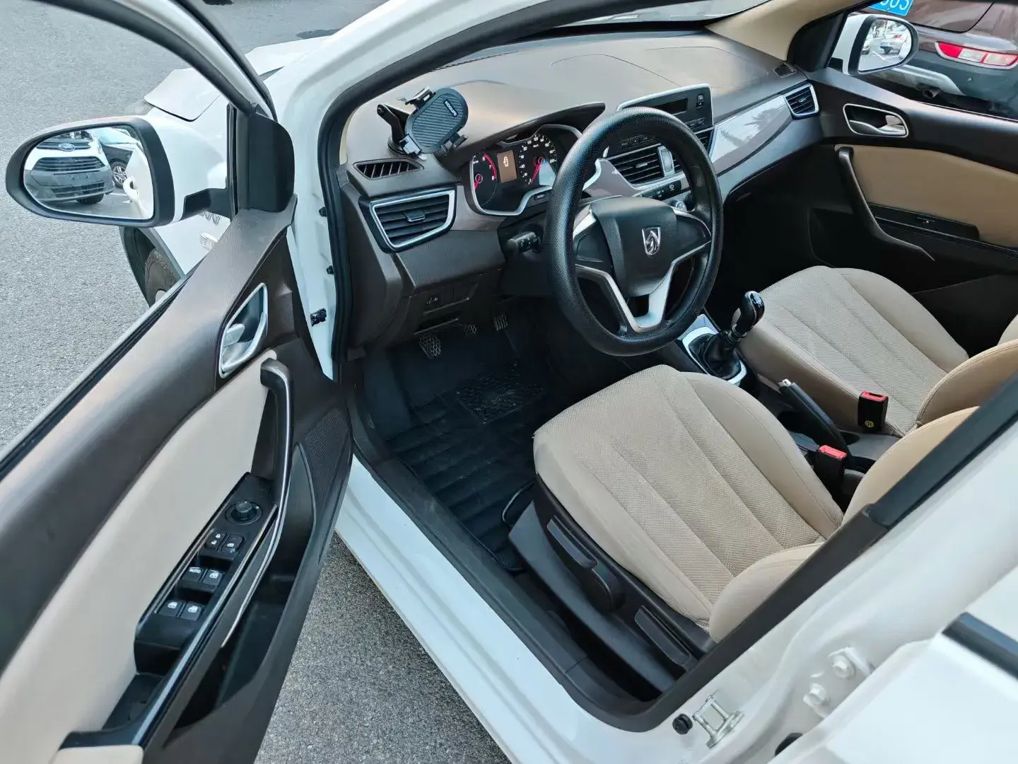 2019 BAOJUN 530 thumbnail 4