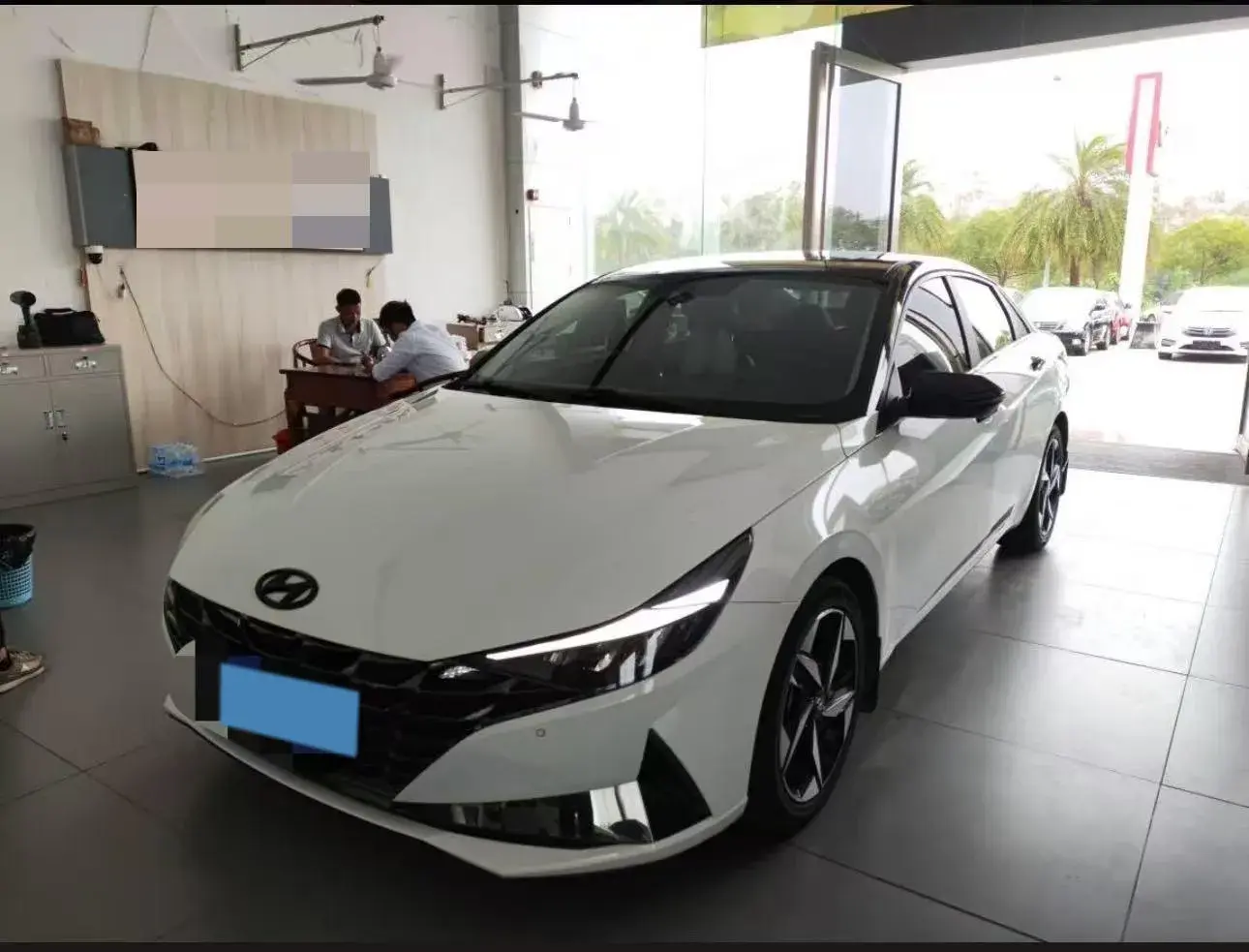 2022 HYUNDAI ELANTRA view 1