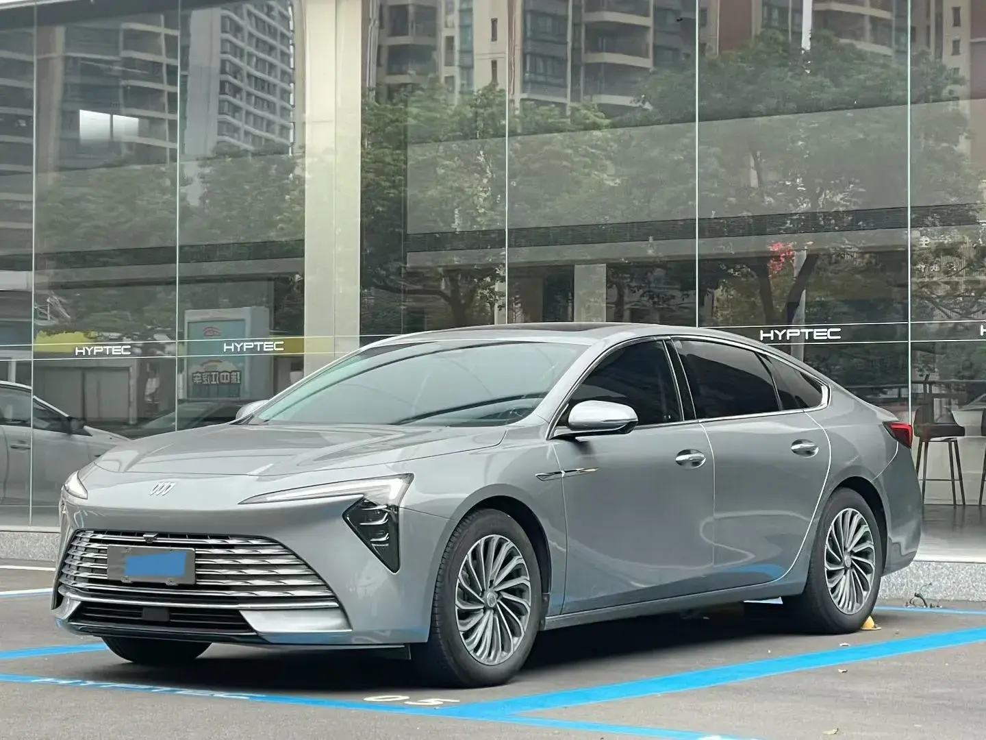 2023 BUICK LARCOSSE view 1