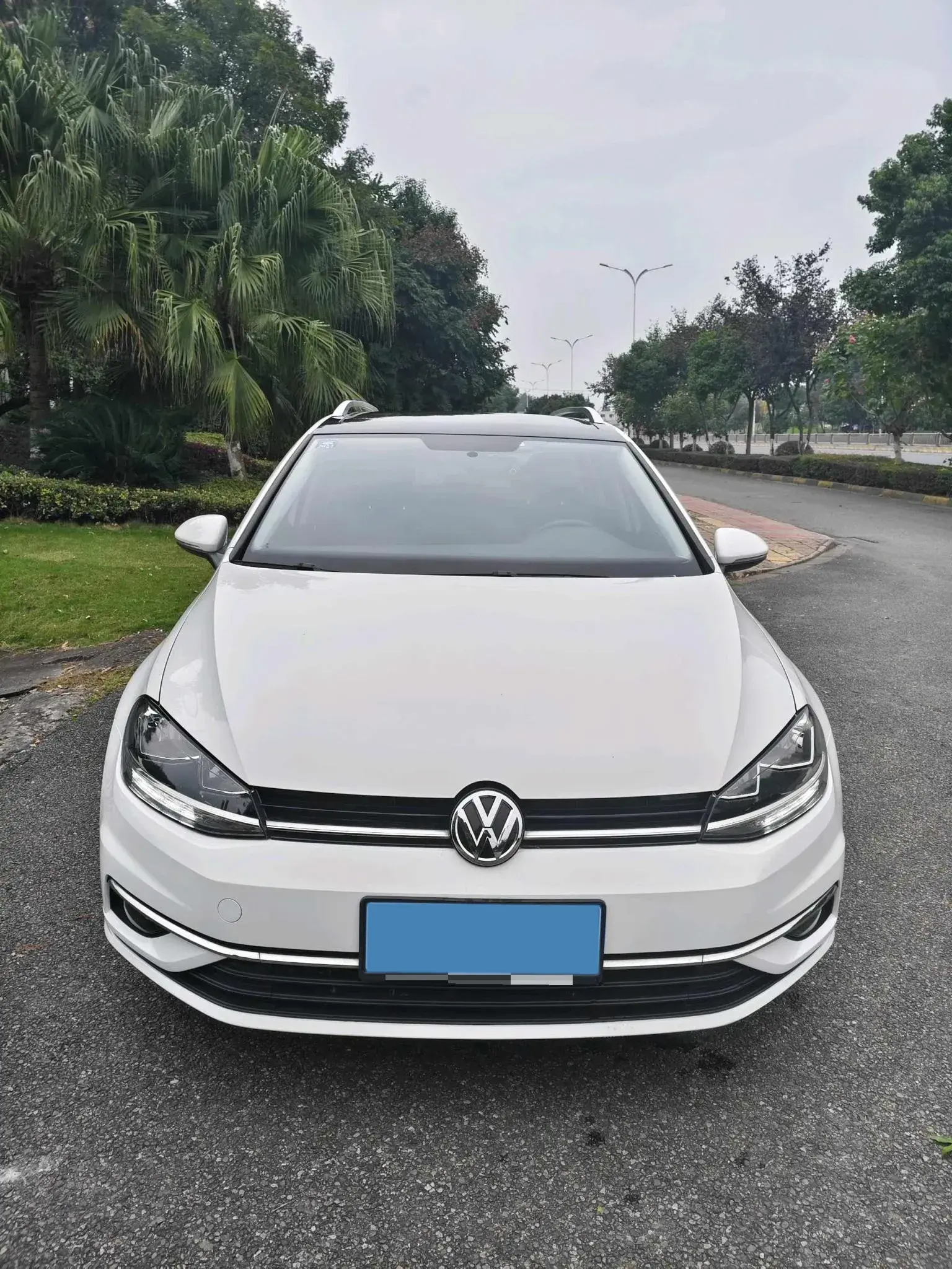 2018 VOLKSWAGEN GOLF thumbnail 3
