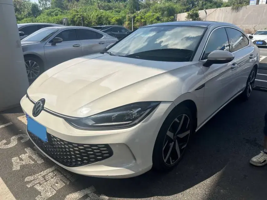 2022 VOLKSWAGEN LAMANDO view 1