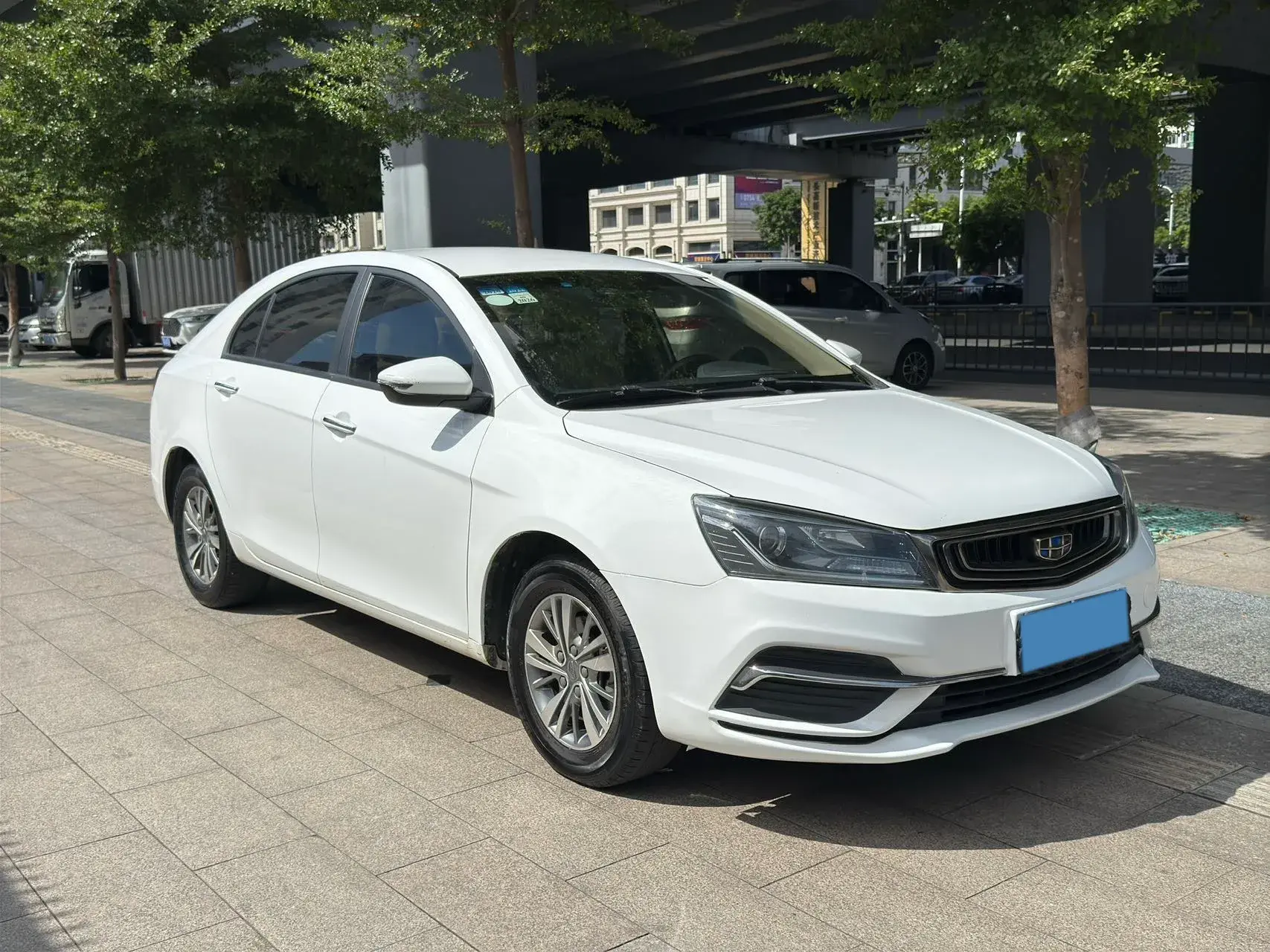 2018 GEELY EMGRAND thumbnail 3