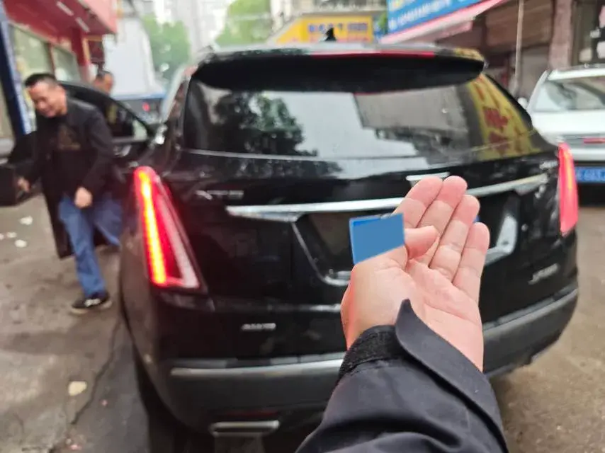 2022 CADILLAC XT5 thumbnail 2